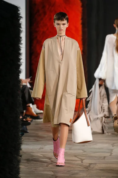 Look 19